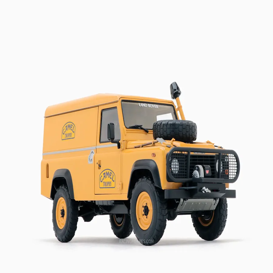 Land Rover Defender 110 “Camel Trophy” Support Unit Borneo 1:18