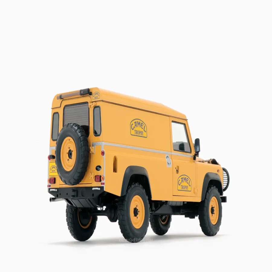 Land Rover Defender 110 “Camel Trophy” Support Unit Borneo 1:18