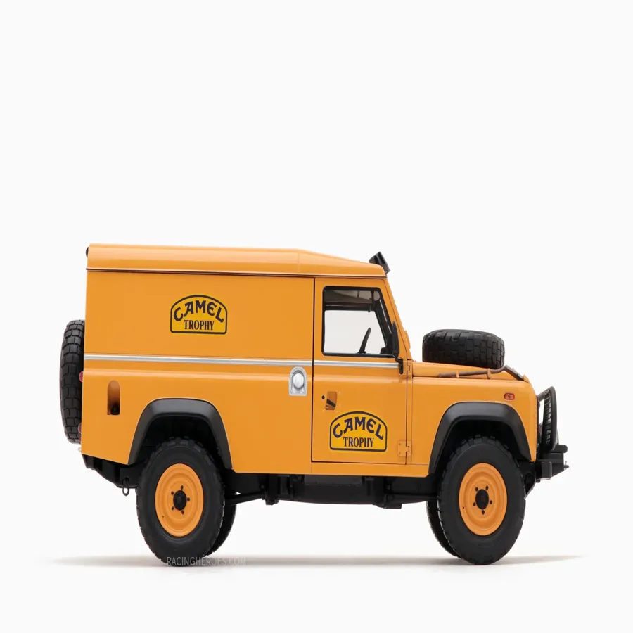 Land Rover Defender 110 “Camel Trophy” Support Unit Borneo 1:18