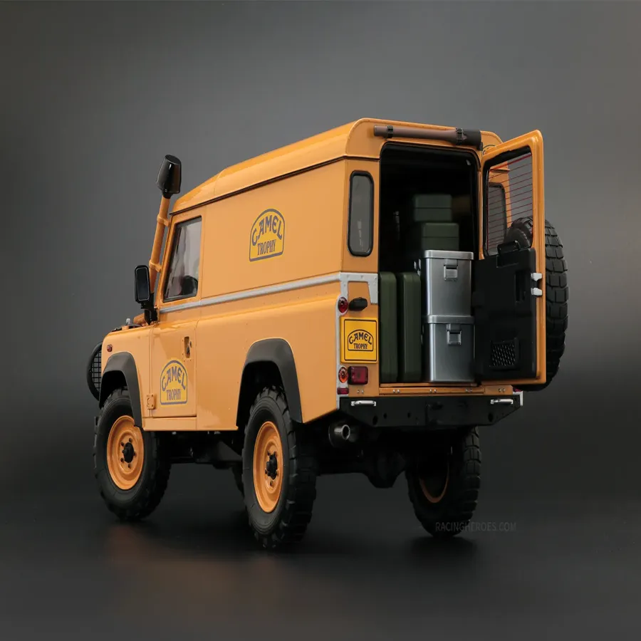 Land Rover Defender 110 “Camel Trophy” Support Unit Borneo 1:18